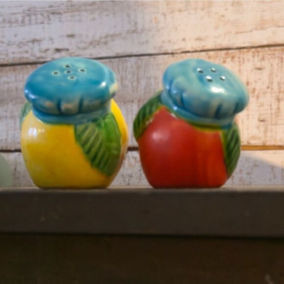 Vintage anthropomorphic fruit face salt & pepper shakers kitschy decor novelty - Picture 7 of 10